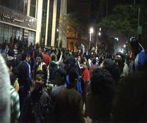   مصر اليوم - أهالي المحتجزين في أحداث طنطا يقطعون شارع البحر