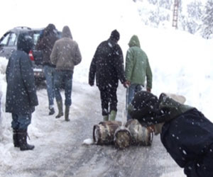 مصر اليوم - جرحى ومشردون ومحاصرون بسبب العاصفة الثلجية في الجزائر