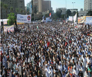   مصر اليوم - قوى ثورية ترفع شعار إسقاط النظام في ذكرى تنحي مبارك