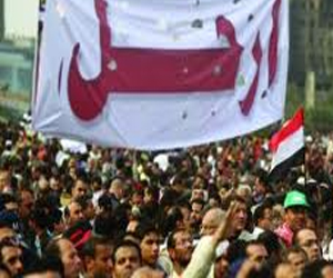   مصر اليوم - احتجاجات غاضبة في السويس تنديدًا بخطف الثوار وتلفيق التهم لهم