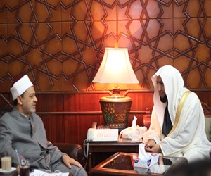   مصر اليوم - شيخ الأزهر يلتقي مدير الأكاديمية الإسلامية الحقوقية في السعودية