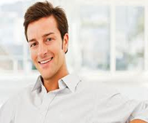   مصر اليوم - الرجال البريطانيون يقضون أمام المرآة أوقاتًا أطول من ممارسة الجنس