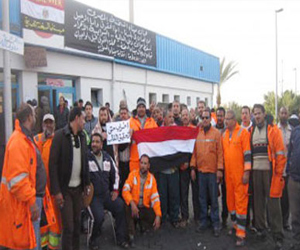   مصر اليوم - قيادي إخوانييحاول فض اعتصام عمال بلاتنيوم بقوة السلاح