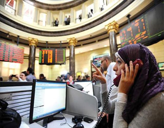  مصر اليوم - البورصة تخسر مليار جنيه في مستهل تعاملات الإثنين
