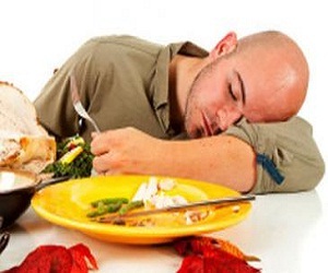   مصر اليوم - النوم بعد الأكل مباشرة يزيد من خطر الإصابة بالسكتة الدماغية