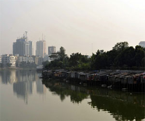   مصر اليوم - مقتل 18 شخصًا إثر سقوط حافلة في نهر في بنغلاديش