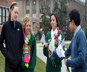   مصر اليوم - طلاب سعوديون وعرب يهدون الأميركيين 40 ألف وردة