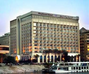   مصر اليوم - ملثمون يحاولون مهاجمة فندق شبرد في القاهرة