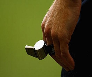 مصر اليوم - حكم مباراة الفيوم مع ديروط فى العناية المركزة