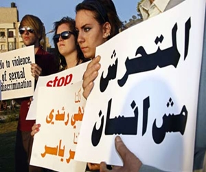   مصر اليوم - عشرات السيدات يتظاهرن ضد التحرش في الإسكندرية