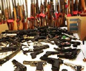 مصر اليوم - الجمارك الأردنية تحبط تهريب 98 مسدسًا