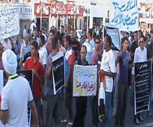   مصر اليوم - وقفة احتجاجية في خليج نعمة تتسبب في شلل في حركة السياحة في شرم الشيخ