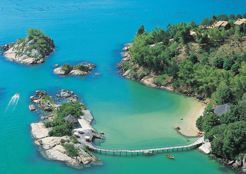   مصر اليوم - جزيرة تروكس ومنتجع باروت أشهر وجهات شهر العسل