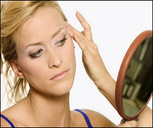   مصر اليوم - أسرار خبراء التجميل لإخفاء عيوب البشرة