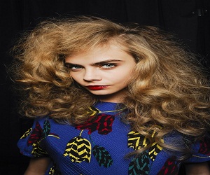 مصر اليوم - طرق تصفيف الشعر خلف كواليس أسبوع الموضة في نيويورك