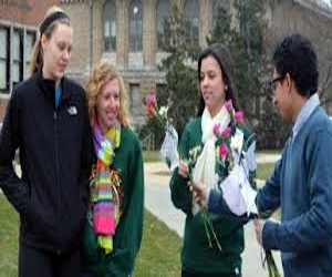   مصر اليوم - الإيطاليون يهدون 13 مليون وردة في عيد الحب