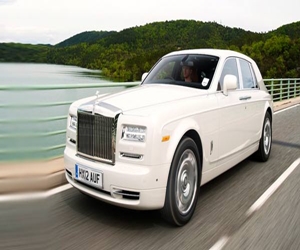 مصر اليوم - رولز رويس فانتوم تحفة أثبتت نفسها في عالم السيارات