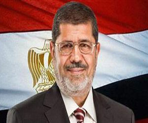   مصر اليوم - مرسي يلتقي أسر ضباط وأمين الشرطة المختفين في سيناء في قصر القبة