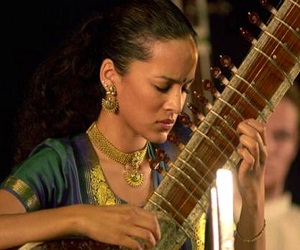   مصر اليوم - إبنة عازف آلة السيتار رافي شانكار تعترف بتعرضها للإغتصاب