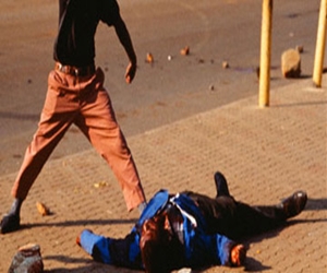   مصر اليوم - طالب يقتل صديقه ويحرق جثته لسبب الفيزا كارت في أسيوط