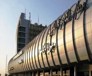   مصر اليوم - مطار القاهرة يرحل 74 لاجئ أفريقي إلى أميركا