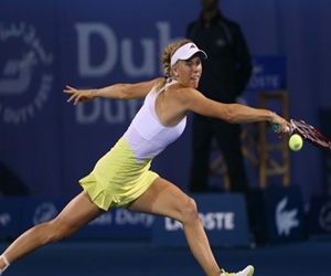   مصر اليوم - فوزنياتسكي وكفيتوفا إلى ربع نهائي دورة دبي للتنس