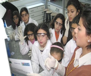   مصر اليوم - الجامعة الألمانية في القاهرة تخوض تجربة تبسيط العلوم