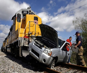  مصر اليوم - مقتل شخص وإصابة 3 في حادث تصادم قطار في سيارة في الشرقية