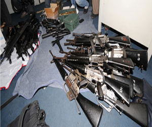   مصر اليوم - ضبط سائق حول منزله في سوهاج إلى مصنع أسلحة