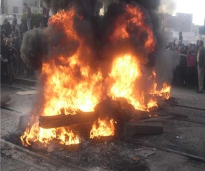   مصر اليوم - قطع شارع البحر وإضرام النيران بإطارات الكاوتشوك في المحلة