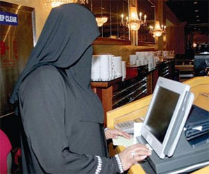   مصر اليوم - فتيات جدة يعملن منسقات مطاعم ومقاهي كوفي شوب