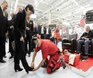   مصر اليوم - ماسح أحذية يتبرع بأكثر من 200 ألف دولار لمستشفى أطفال