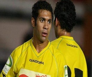 مصر اليوم - حسني عبد ربه يعتدي على مشجع الهلال بسبب ركلة جزاء