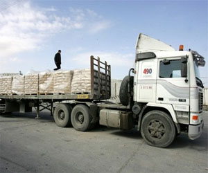   مصر اليوم - 60 شاحنة محملة بمواد بناء تدخل غزة عبر ميناء رفح البري