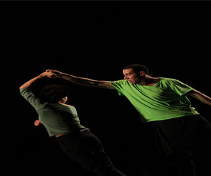   مصر اليوم - العرض الافتتاحي لـجنون عادي في القصبة برام الله