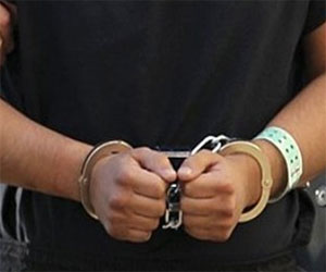   مصر اليوم - السجن و200 جلدة لعاق كسر يد والدته في جدة