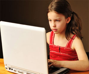   مصر اليوم - كيف تحمي أطفالك من أخطار الانترنت ؟