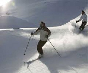   مصر اليوم - متعة التزلج في قرية لاكلوزا على جبال الألب الفرنسية