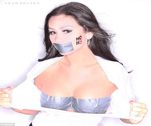   مصر اليوم - جينيفر فيرلي من دون حمالة صدر في صور حملة NOH8