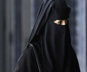 مصر اليوم - حزب سياسي في بلجيكا يفاضل القمامة على النقاب