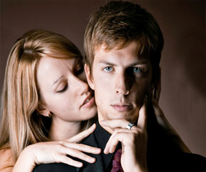 مصر اليوم - دراسة تكشف أن المرأة الجميلة تؤثر على صحة الرجل