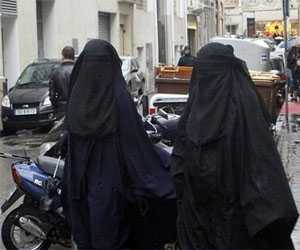   مصر اليوم - المحكمة الإسبانية العليا تبطل قرارًا بحظر النقاب