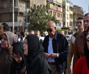 مصر اليوم - الدكتور محمد غنيم يشارك المتظاهرين جنازة قتيل في الدقهلية
