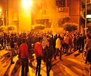   مصر اليوم - صحافي يقفز من شرفة مقر التيار الشعبي في المنصورة هربًا من اعتداء الشرطة