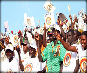   مصر اليوم - الكينيون يدلون بأصواتهم في اقتراع تاريخي