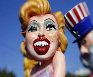   مصر اليوم - نيس تأخذ ملك القارات في رحلة عبر الخيال