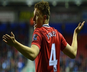 مصر اليوم - فيرغسون يستغيث بمدافعه فيل جونز لإيقاف رونالدو