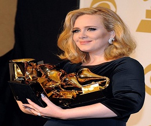   مصر اليوم - النجمة أديل تمنح ابنها جائزة أفضل ابن في هوليوود