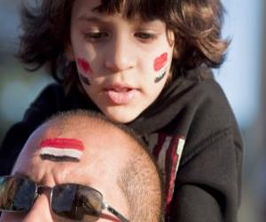   مصر اليوم - أطفال مصر عانوا نفسيًّا وبدنيًّا من ثورة 25 يناير