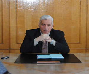   مصر اليوم - محافظ الإسماعيلية يناقش تقرير أنشطة الأعمال لـ2013